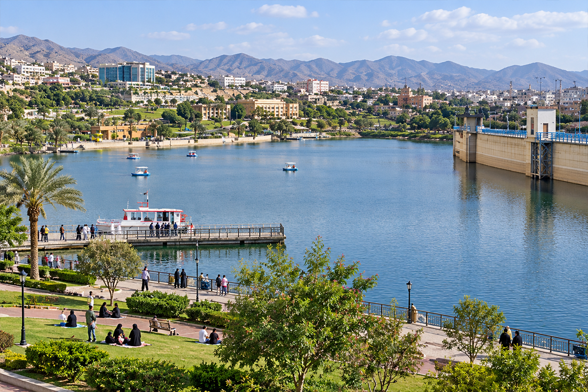 البحيرة والمناظر الطبيعية المحيطة